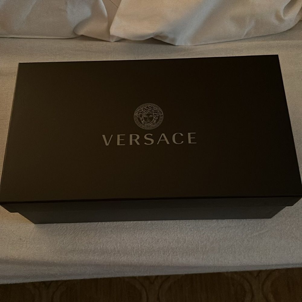 VERSACE Red Leather Low Trainers with Gold Medusa US Men’s Size 10 / EU… - Picture 16 of 16